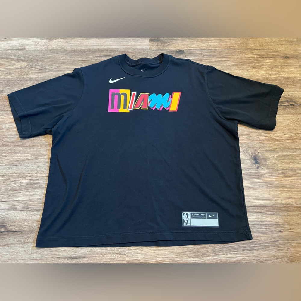 Nike NBA Miami Heat Courtside City Edition Women’s Black Tshirt Loose Fit Size M
